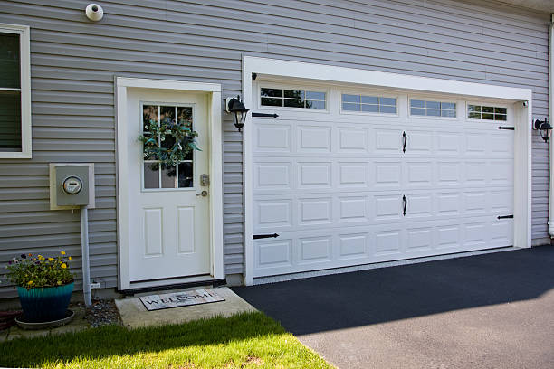 24/7 Emergency Garage Door Panel Replacement experts in Parkwood, CA
